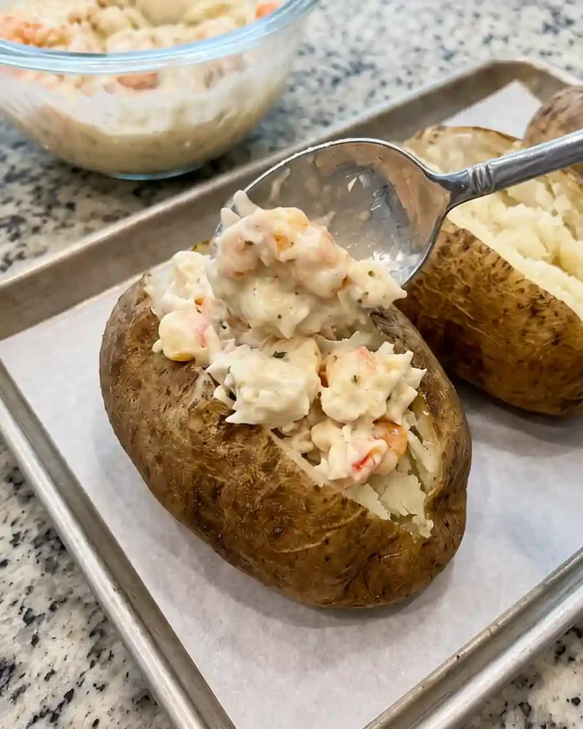 Loaded Seafood Stuffed Baked Potato-remplissage