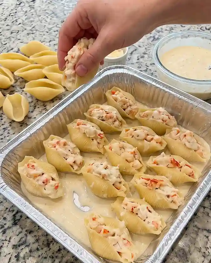 Garlic Butter Lobster Stuffed Shells-01