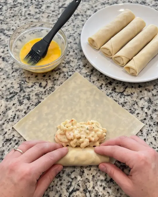 Handheld Creamy Shrimp Alfredo Rolls-01