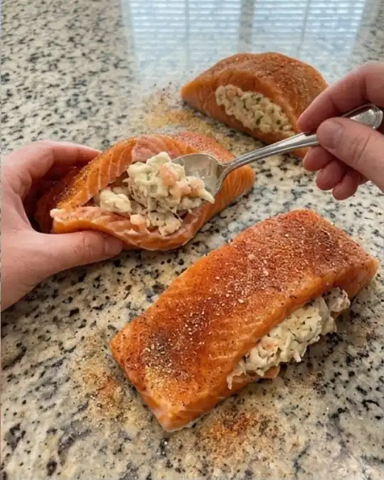 Creamy Garlic Shrimp-Stuffed Salmon0-02