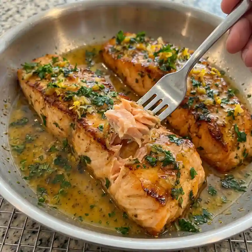 Skillet_Lemon_Garlic_Butter_Salmon