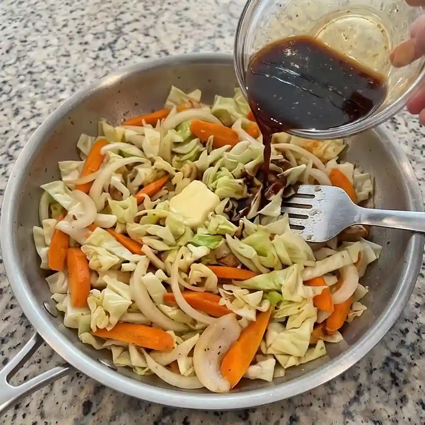 hibachi_chicken_shrimp_cabbage-add sauce