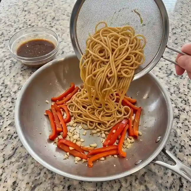 steak_shrimp_lo_mein-02