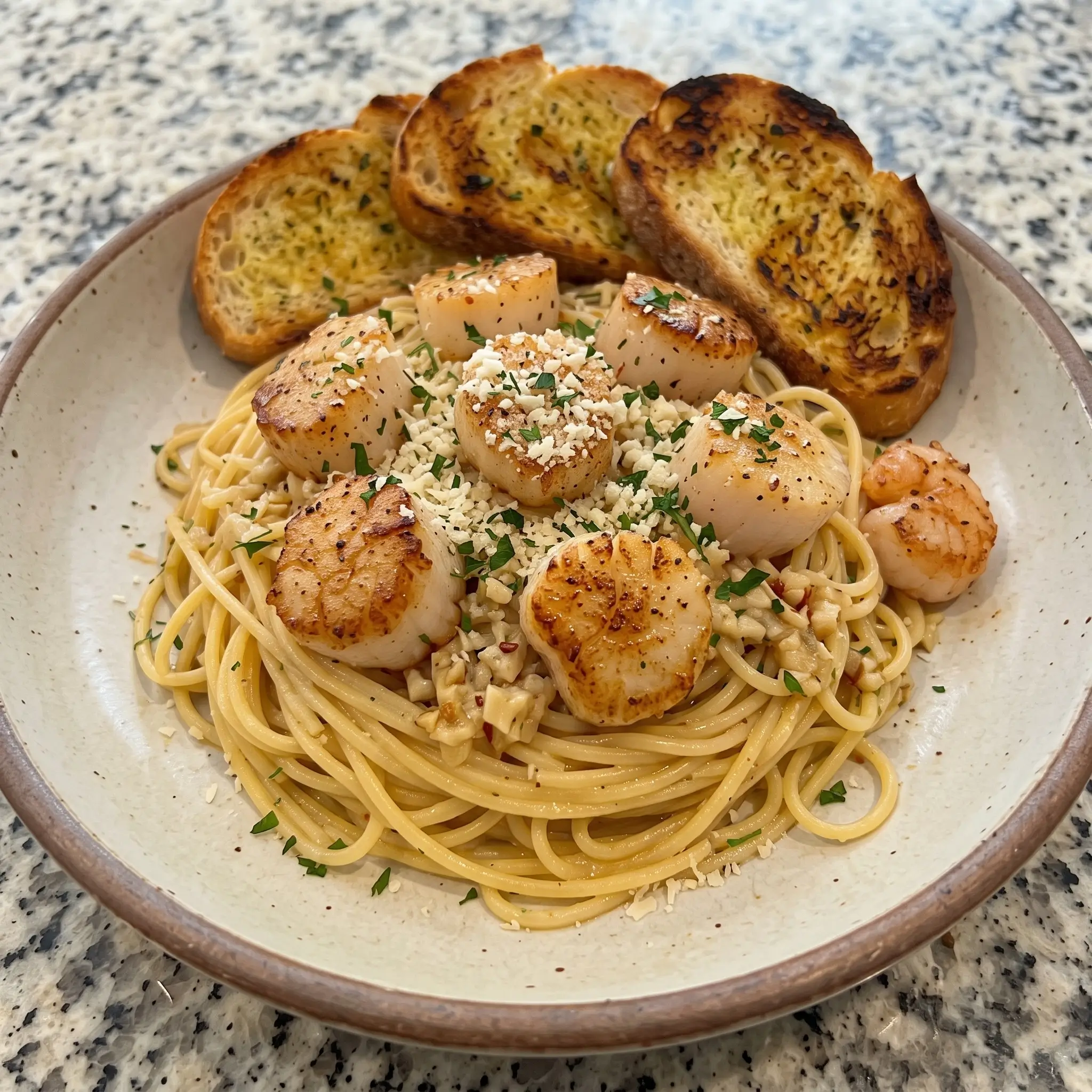 Scallop Scampi with Garlic Bread